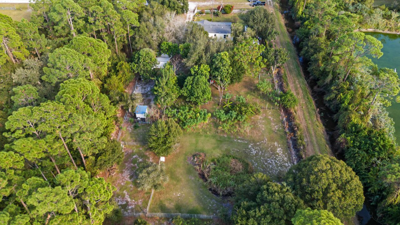 For Sale: $265,000 (3 beds, 2 baths, 1296 Square Feet)