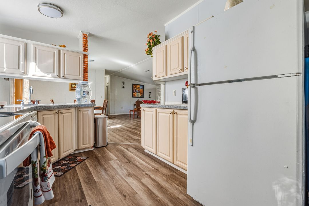 For Sale: $265,000 (3 beds, 2 baths, 1296 Square Feet)