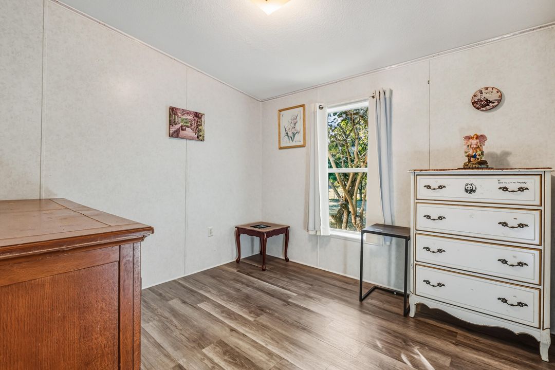 For Sale: $265,000 (3 beds, 2 baths, 1296 Square Feet)