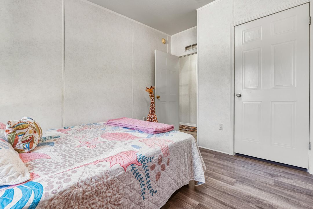 For Sale: $265,000 (3 beds, 2 baths, 1296 Square Feet)