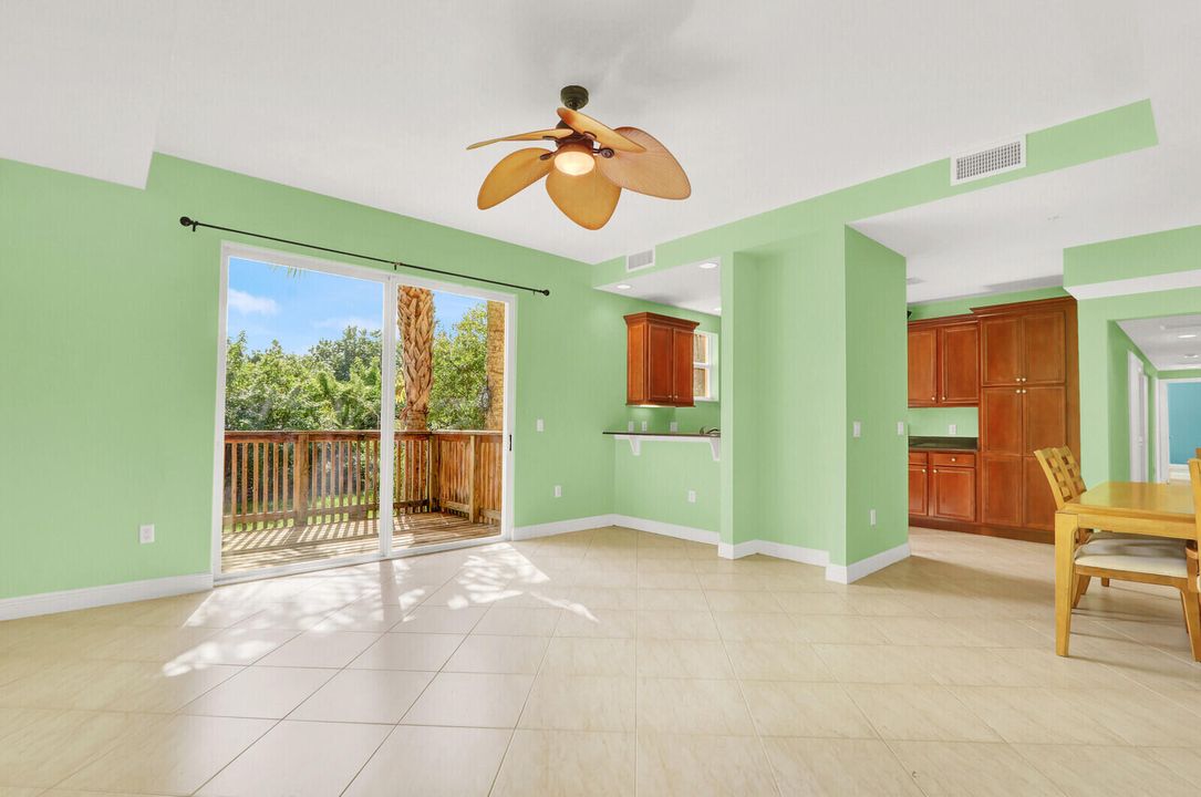 For Sale: $388,500 (3 beds, 3 baths, 1720 Square Feet)