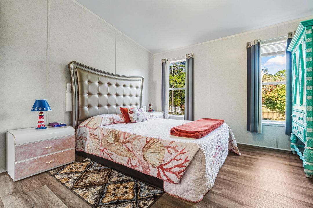 For Sale: $265,000 (3 beds, 2 baths, 1296 Square Feet)