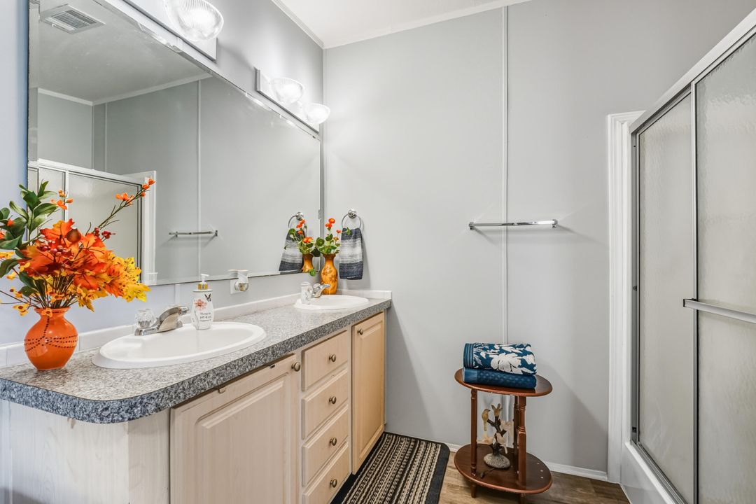 For Sale: $265,000 (3 beds, 2 baths, 1296 Square Feet)