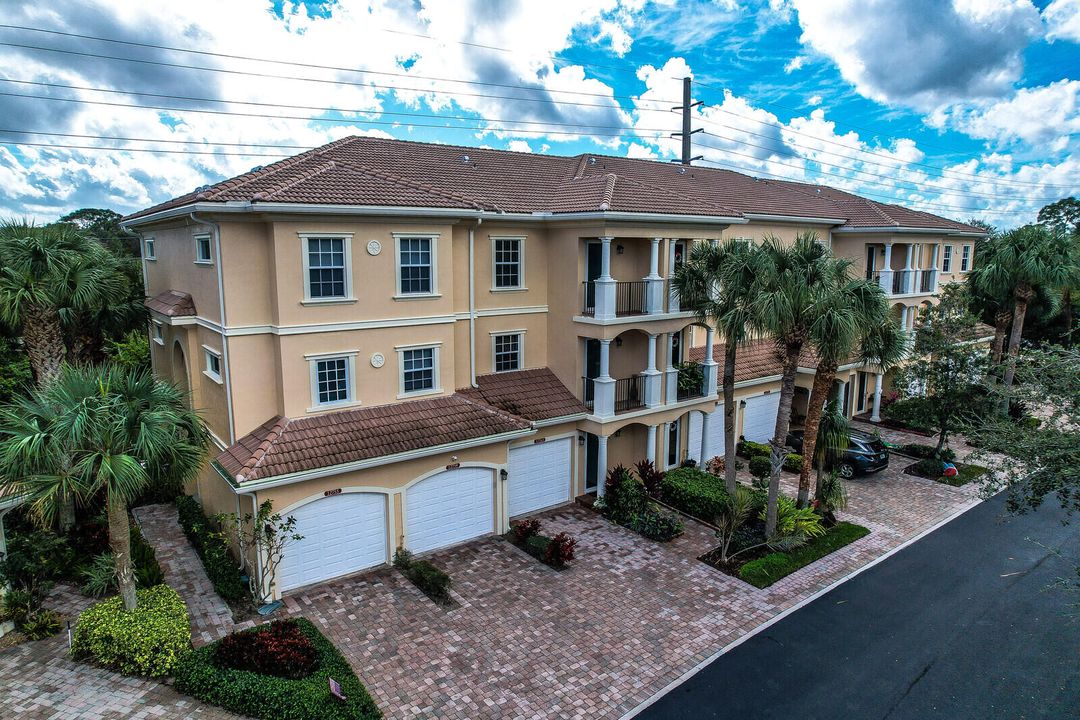 For Sale: $388,500 (3 beds, 3 baths, 1720 Square Feet)