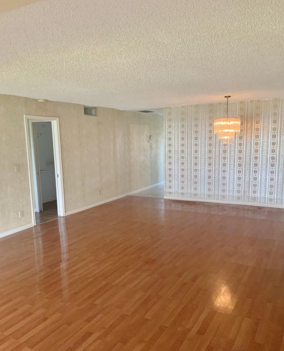 На продажу: $124,900 (2 спален, 2 ванн, 1148 Квадратных фут)