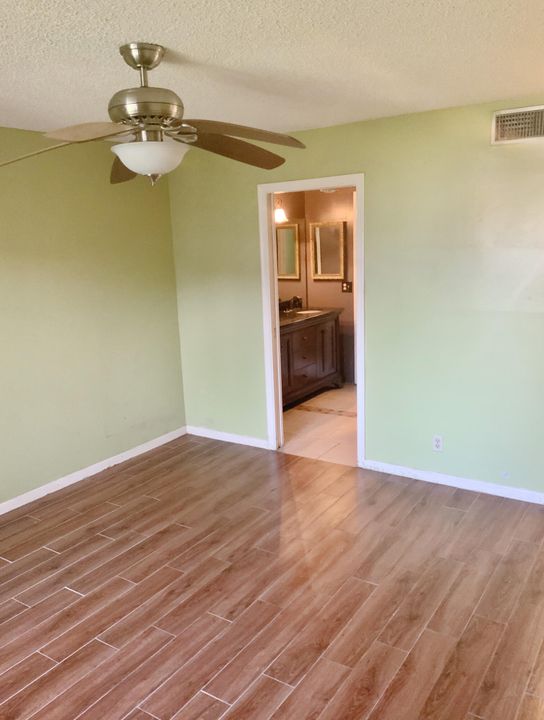 На продажу: $124,900 (2 спален, 2 ванн, 1148 Квадратных фут)