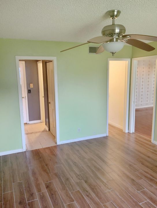 На продажу: $124,900 (2 спален, 2 ванн, 1148 Квадратных фут)