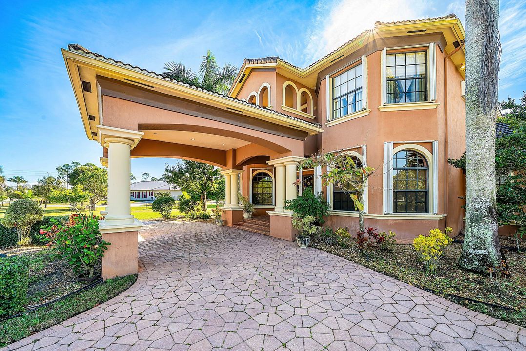 For Sale: $1,999,000 (5 beds, 5 baths, 5581 Square Feet)