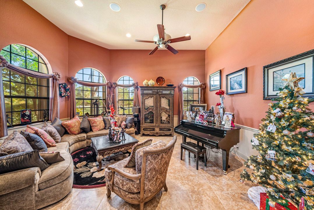 For Sale: $1,999,000 (5 beds, 5 baths, 5581 Square Feet)