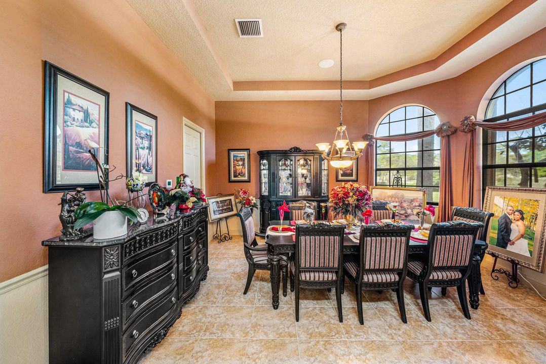 For Sale: $1,999,000 (5 beds, 5 baths, 5581 Square Feet)