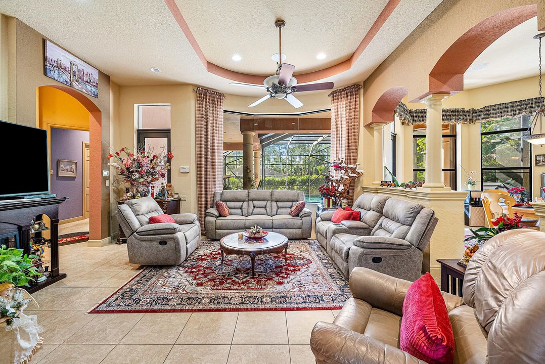 For Sale: $1,999,000 (5 beds, 5 baths, 5581 Square Feet)