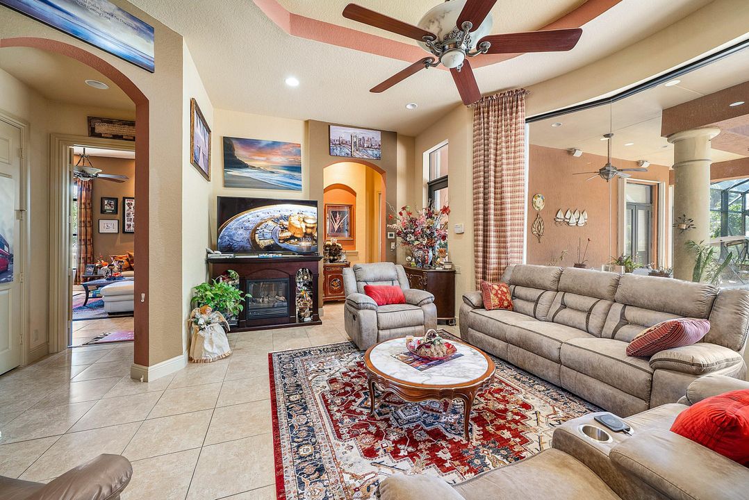 For Sale: $1,999,000 (5 beds, 5 baths, 5581 Square Feet)