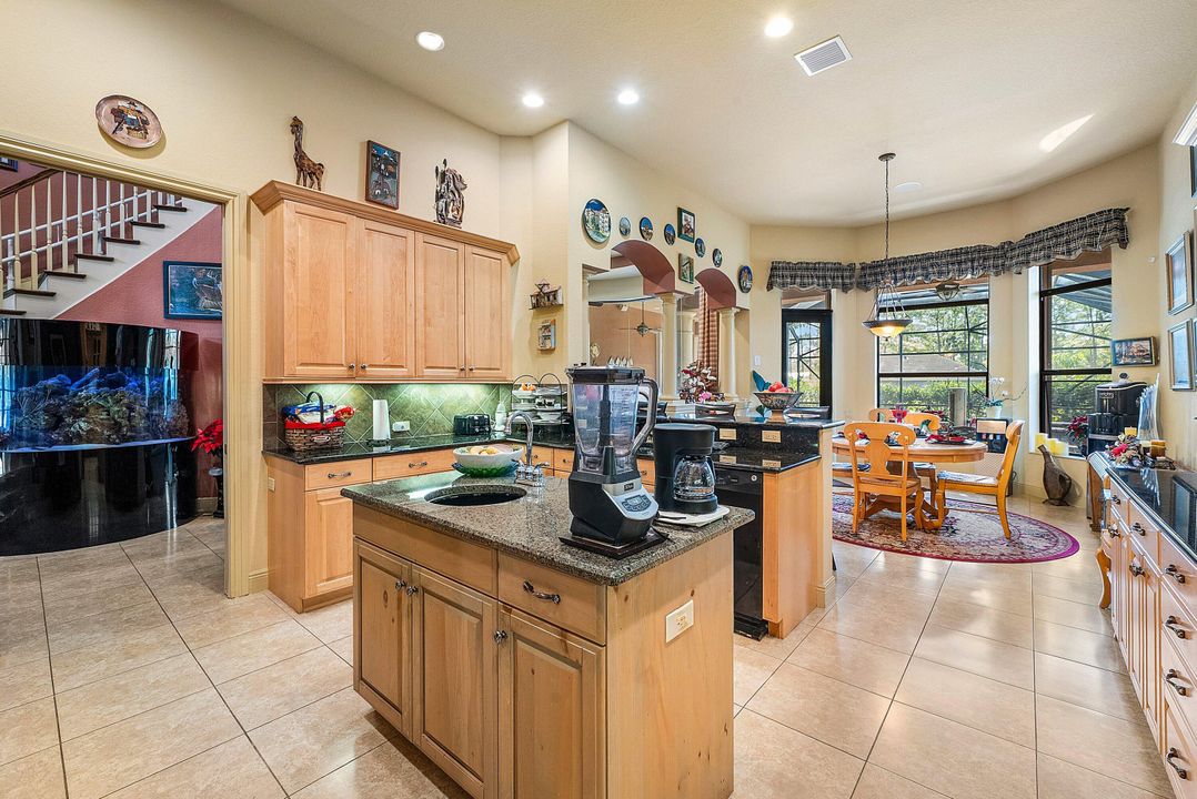 For Sale: $1,999,000 (5 beds, 5 baths, 5581 Square Feet)