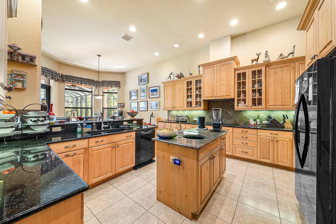 For Sale: $1,999,000 (5 beds, 5 baths, 5581 Square Feet)