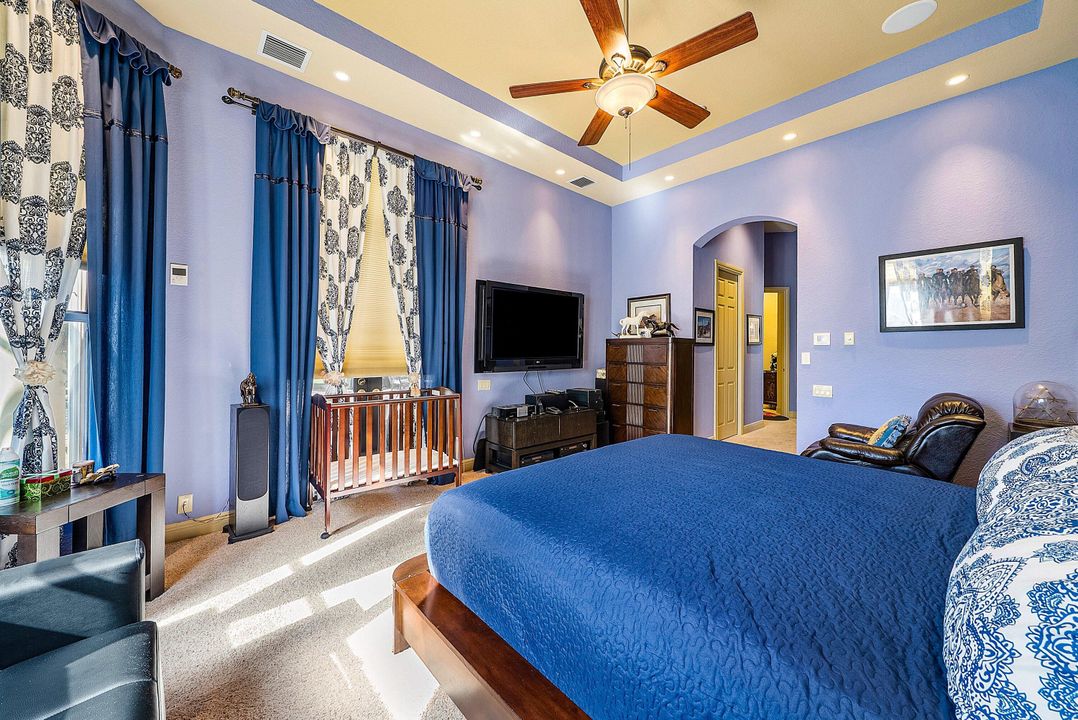 For Sale: $1,999,000 (5 beds, 5 baths, 5581 Square Feet)