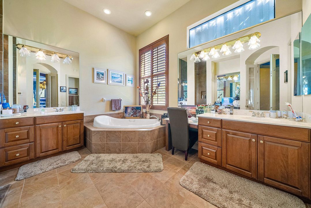 For Sale: $1,999,000 (5 beds, 5 baths, 5581 Square Feet)