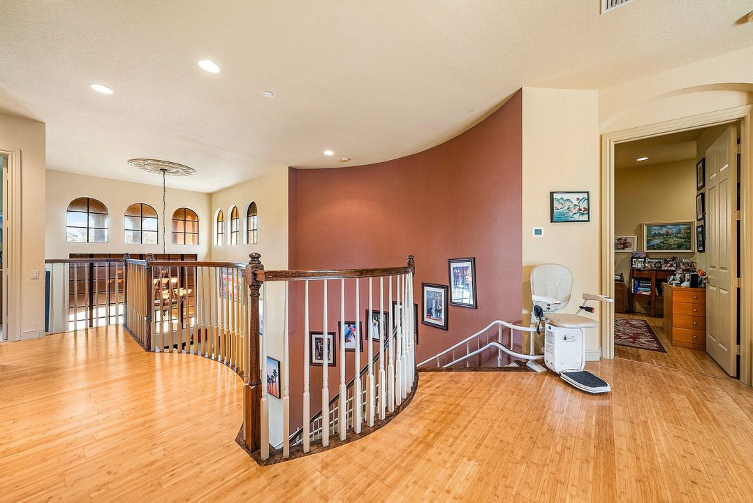 For Sale: $1,999,000 (5 beds, 5 baths, 5581 Square Feet)