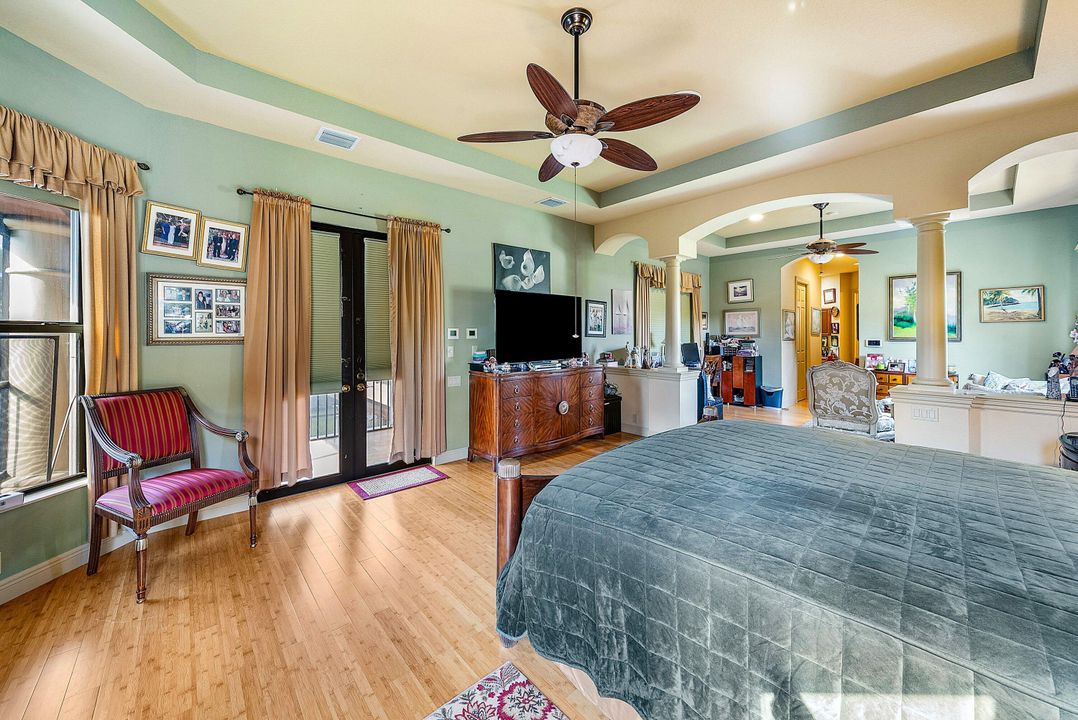 For Sale: $1,999,000 (5 beds, 5 baths, 5581 Square Feet)