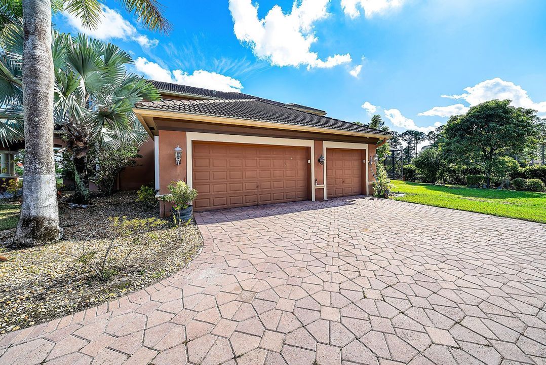 For Sale: $1,999,000 (5 beds, 5 baths, 5581 Square Feet)