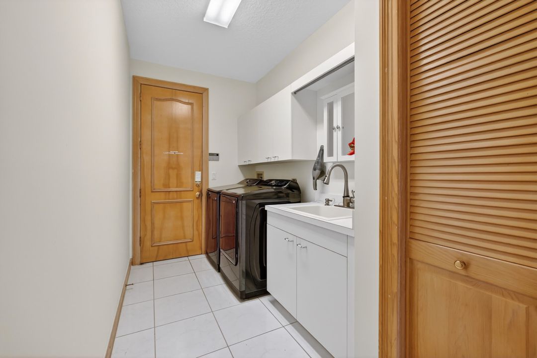 For Sale: $845,000 (3 beds, 3 baths, 3356 Square Feet)