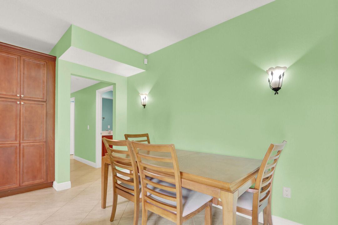 For Rent: $2,900 (3 beds, 3 baths, 1720 Square Feet)