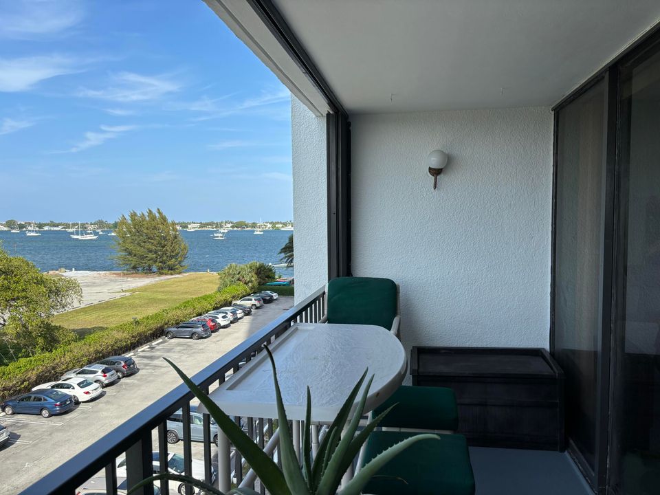 En Venta: $297,000 (2 camas, 2 baños, 1170 Pies cuadrados)