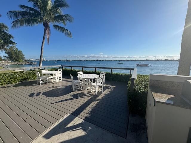 En Venta: $297,000 (2 camas, 2 baños, 1170 Pies cuadrados)