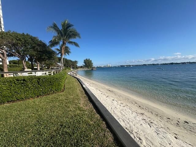 En Venta: $297,000 (2 camas, 2 baños, 1170 Pies cuadrados)