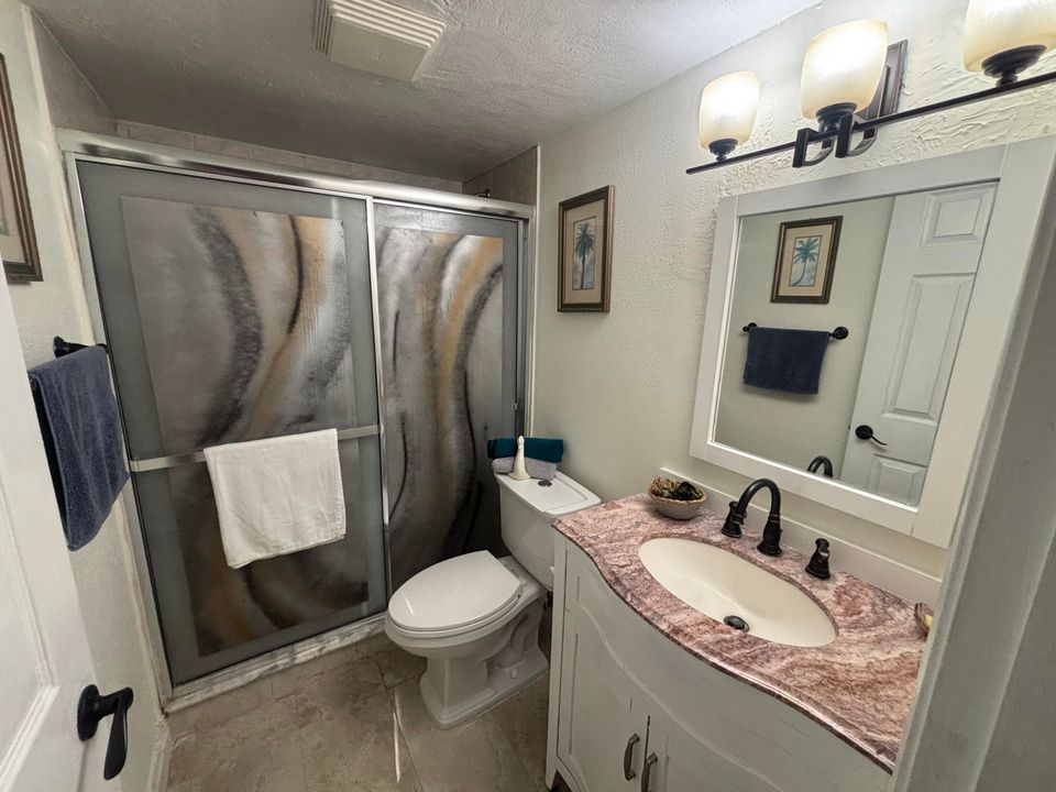 En Venta: $297,000 (2 camas, 2 baños, 1170 Pies cuadrados)