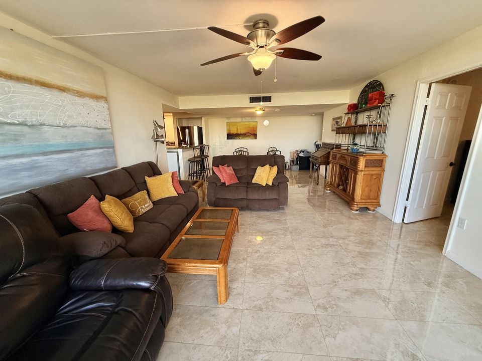 En Venta: $297,000 (2 camas, 2 baños, 1170 Pies cuadrados)