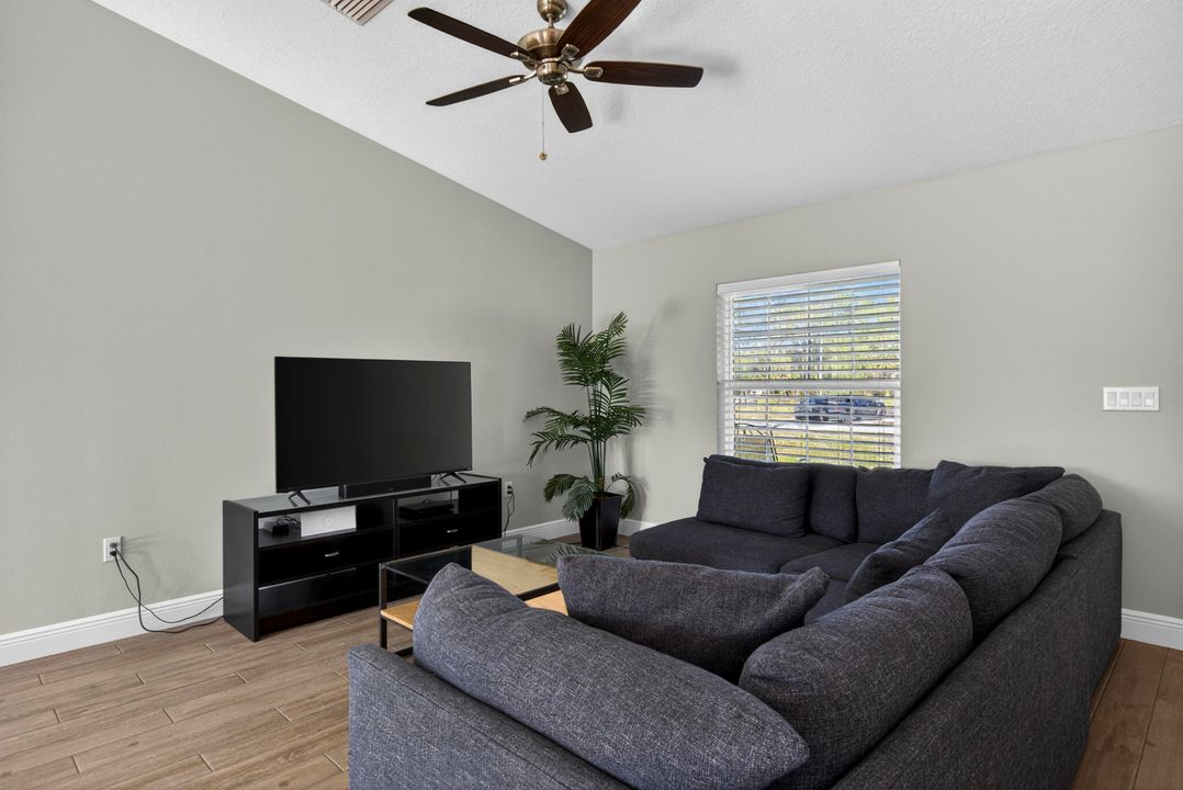 待售: $631,000 (3 贝兹, 2 浴室, 1438 平方英尺)