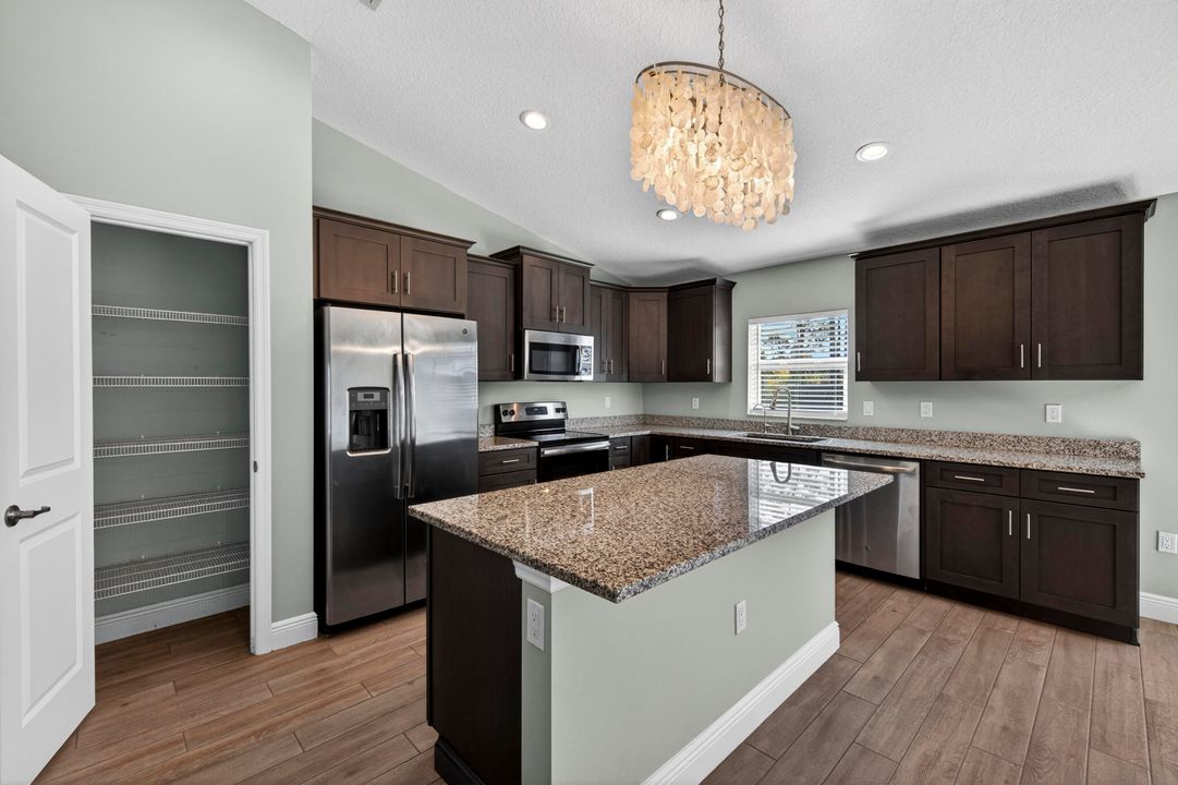 待售: $631,000 (3 贝兹, 2 浴室, 1438 平方英尺)