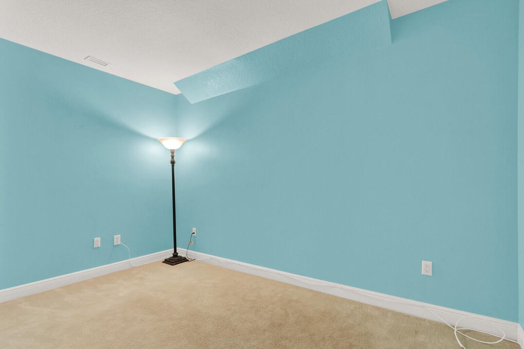 For Rent: $2,900 (3 beds, 3 baths, 1720 Square Feet)