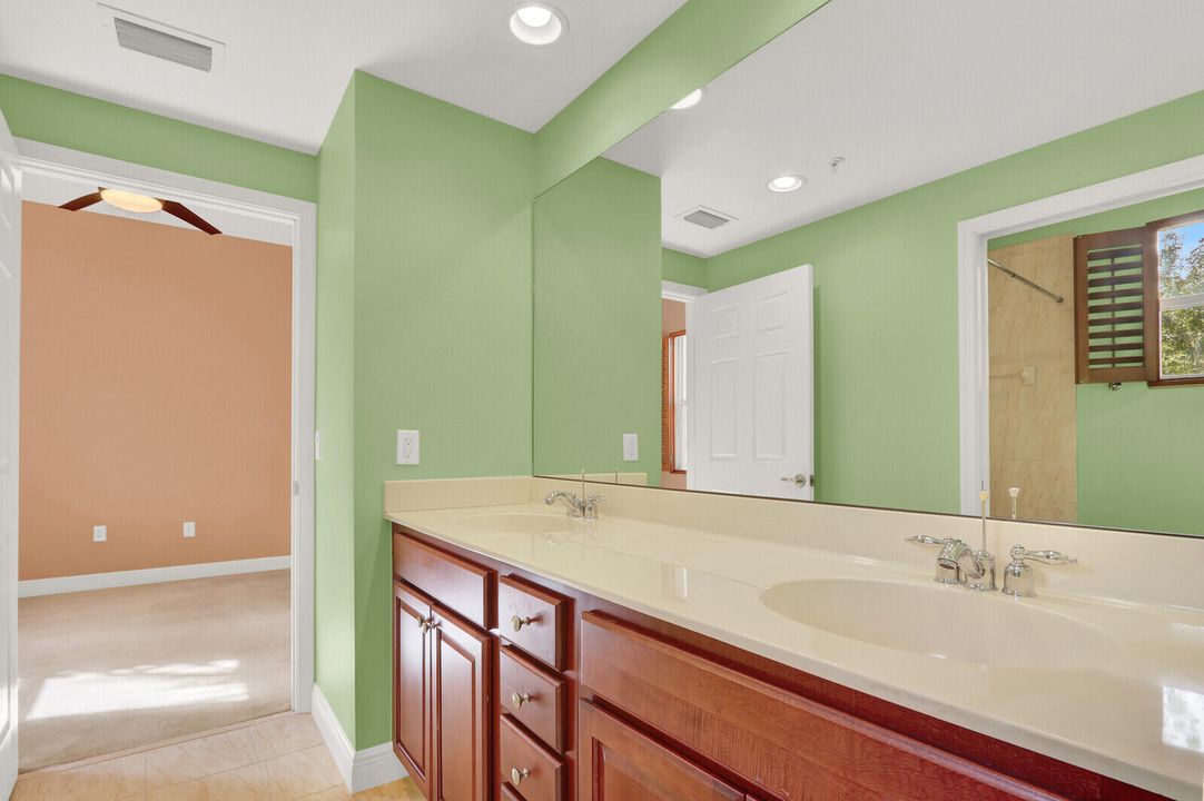 For Rent: $2,900 (3 beds, 3 baths, 1720 Square Feet)