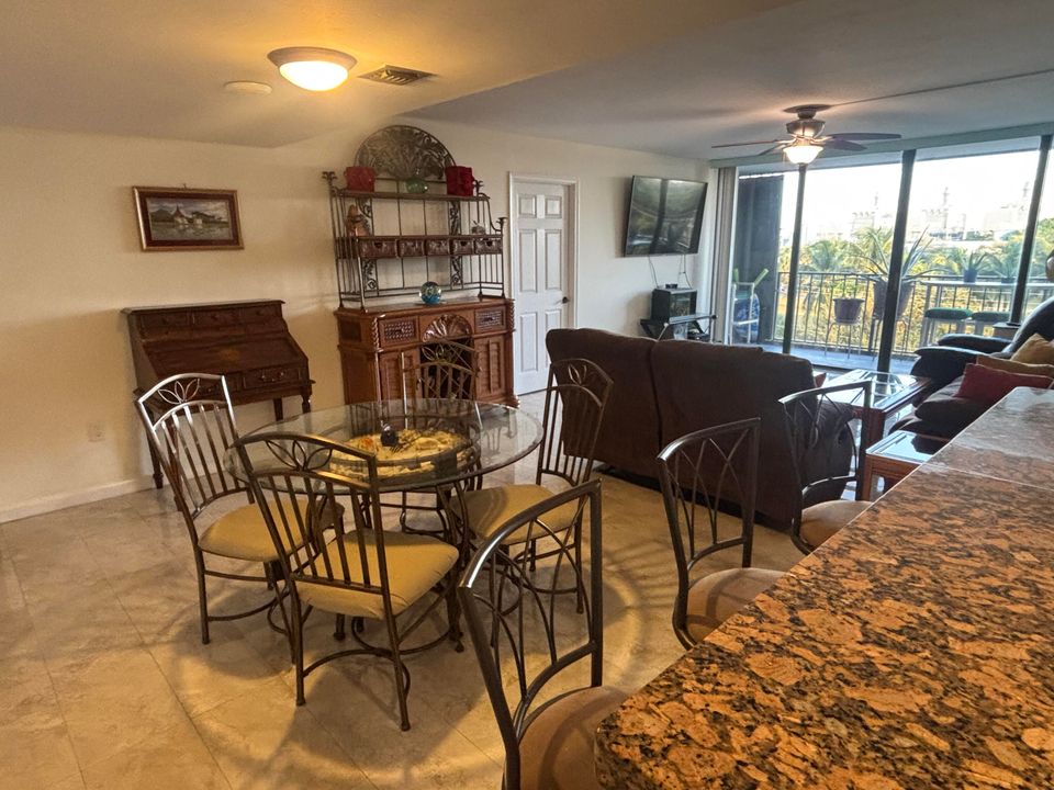 En Venta: $297,000 (2 camas, 2 baños, 1170 Pies cuadrados)