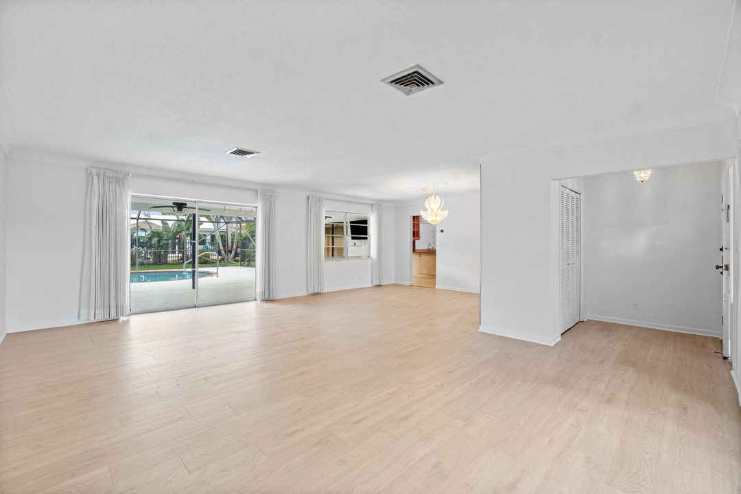 Active With Contract: $3,900 (2 beds, 2 baths, 1938 Square Feet)