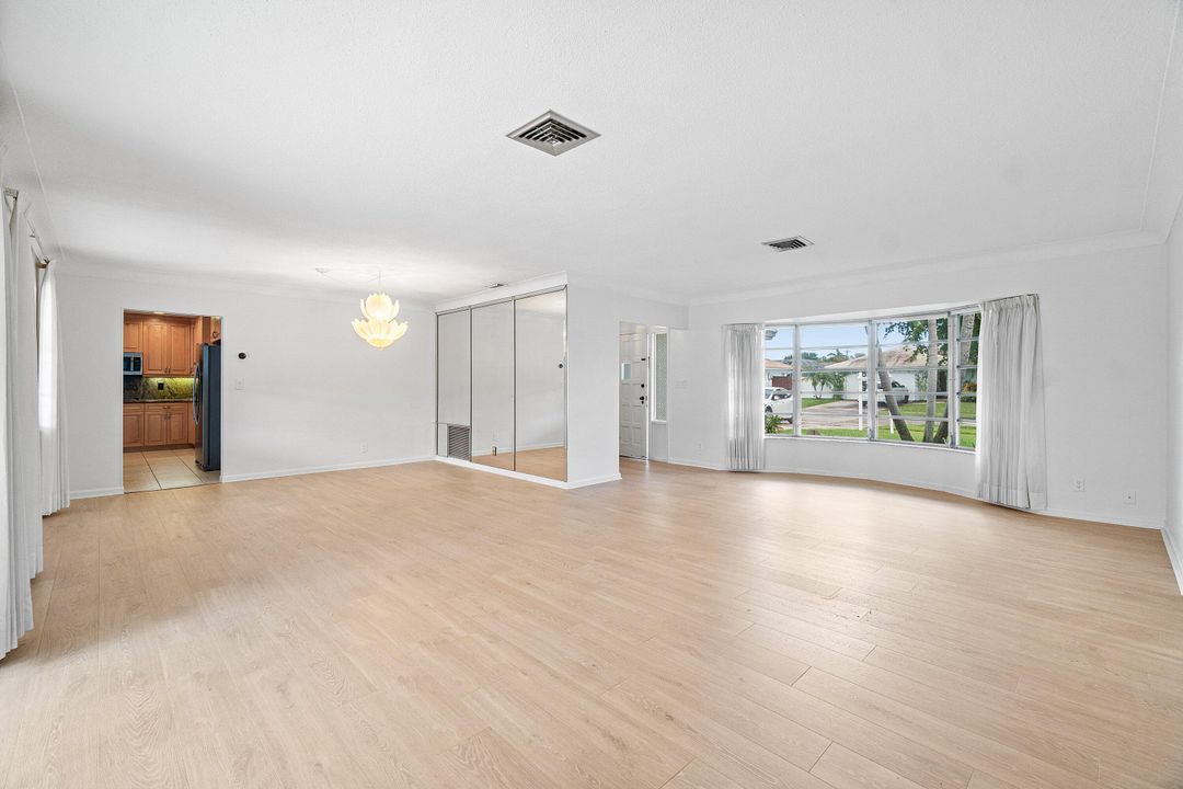 Active With Contract: $3,900 (2 beds, 2 baths, 1938 Square Feet)