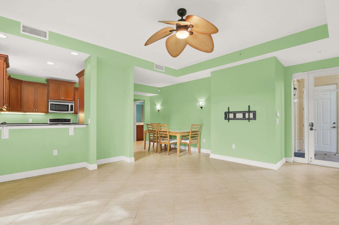 For Rent: $2,900 (3 beds, 3 baths, 1720 Square Feet)