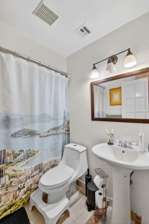 For Rent: $2,600 (3 beds, 2 baths, 1187 Square Feet)