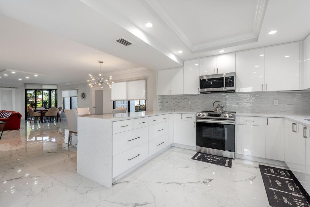 For Sale: $549,000 (2 beds, 2 baths, 1705 Square Feet)