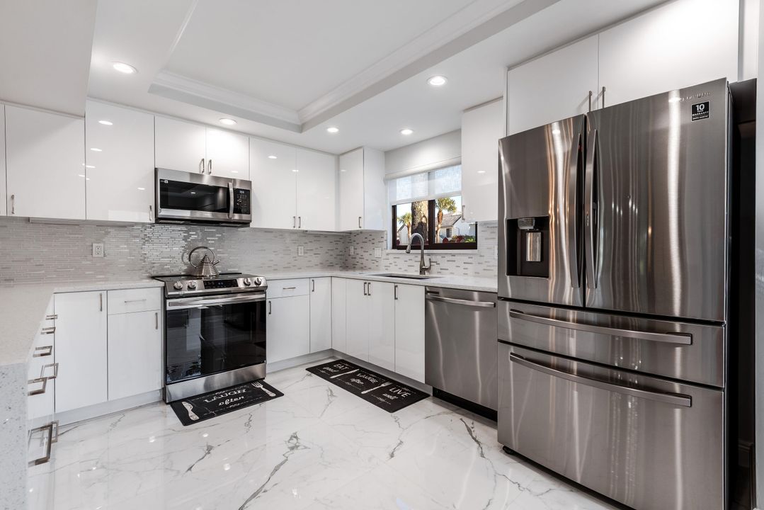 For Sale: $549,000 (2 beds, 2 baths, 1705 Square Feet)