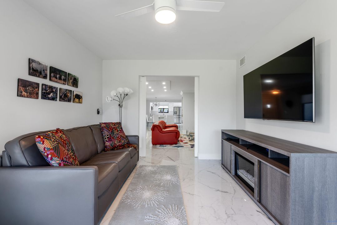 For Sale: $549,000 (2 beds, 2 baths, 1705 Square Feet)