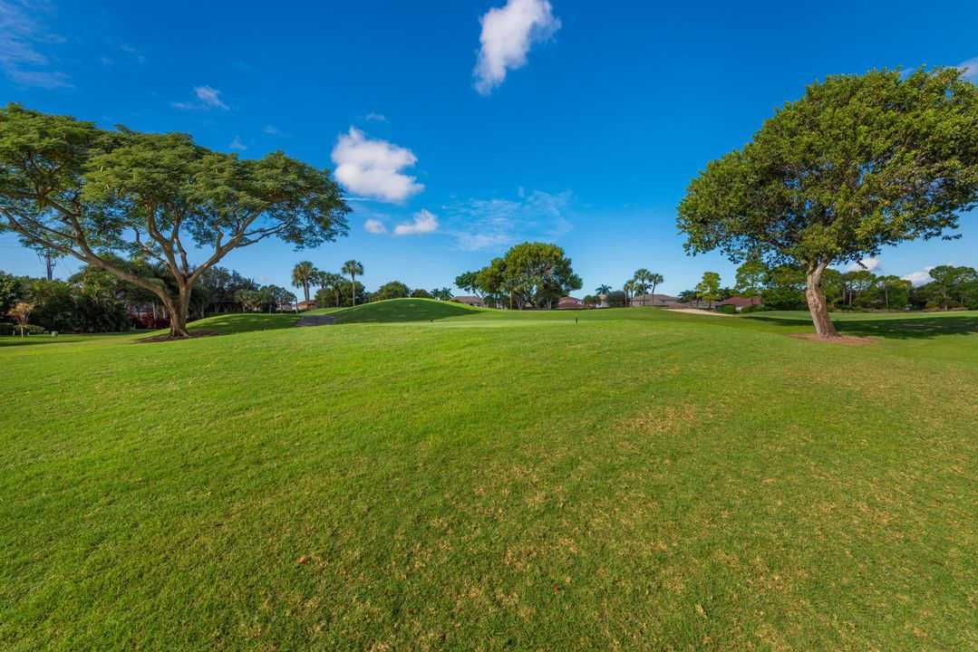 For Sale: $549,000 (2 beds, 2 baths, 1705 Square Feet)