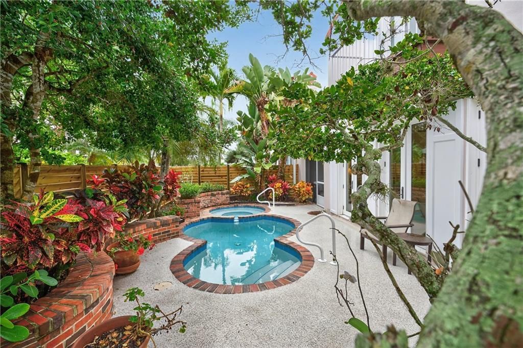 For Sale: $500,000 (2 beds, 2 baths, 1471 Square Feet)