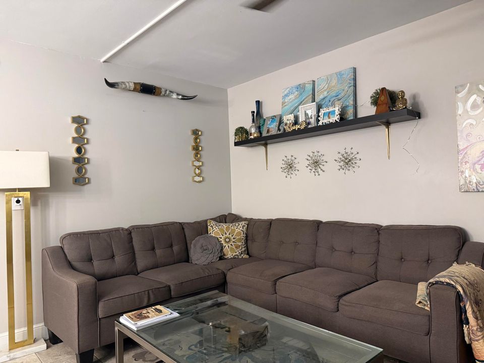 出租: $1,900 (1 贝兹, 1 浴室, 608 平方英尺)