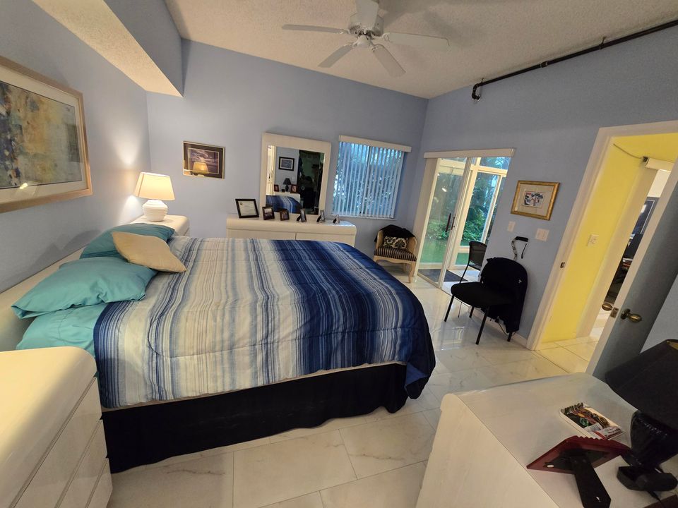 На продажу: $139,000 (1 спален, 2 ванн, 933 Квадратных фут)