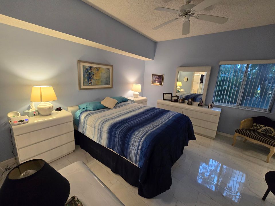 На продажу: $139,000 (1 спален, 2 ванн, 933 Квадратных фут)