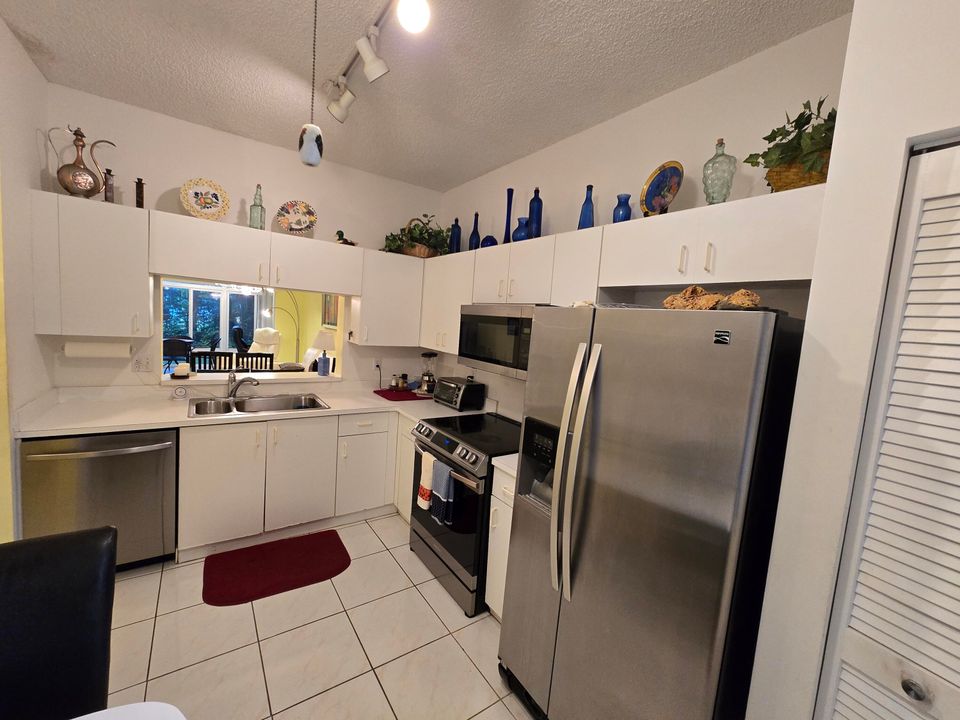 На продажу: $139,000 (1 спален, 2 ванн, 933 Квадратных фут)