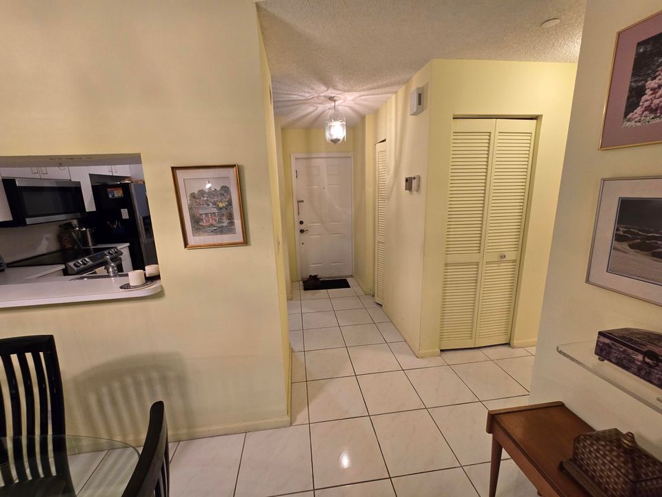 На продажу: $139,000 (1 спален, 2 ванн, 933 Квадратных фут)