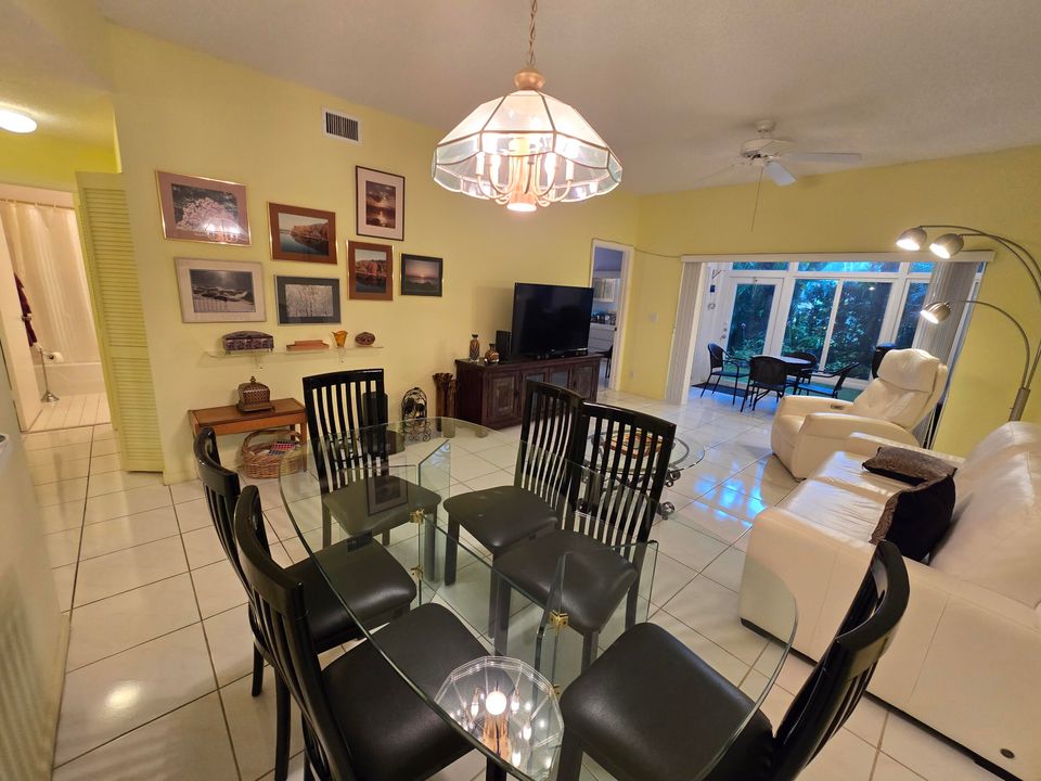 На продажу: $139,000 (1 спален, 2 ванн, 933 Квадратных фут)